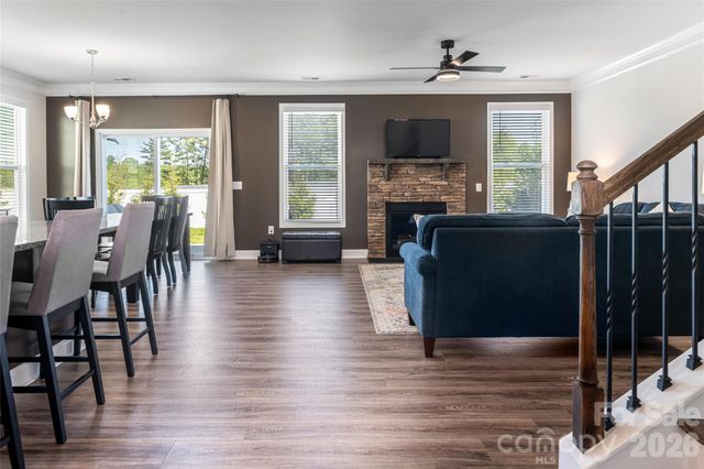 615 Fox Cove Road, Hendersonville, NC 28792