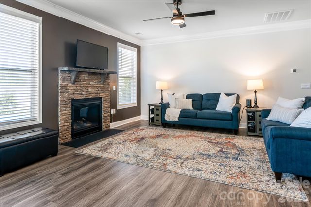 615 Fox Cove Road, Hendersonville, NC 28792