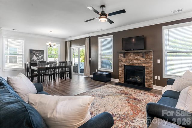 615 Fox Cove Road, Hendersonville, NC 28792