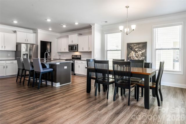 615 Fox Cove Road, Hendersonville, NC 28792