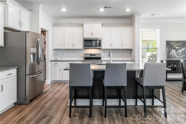 615 Fox Cove Road, Hendersonville, NC 28792