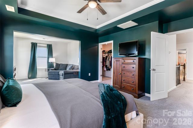 615 Fox Cove Road, Hendersonville, NC 28792