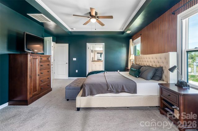 615 Fox Cove Road, Hendersonville, NC 28792