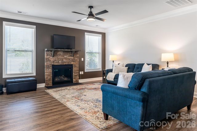 615 Fox Cove Road, Hendersonville, NC 28792