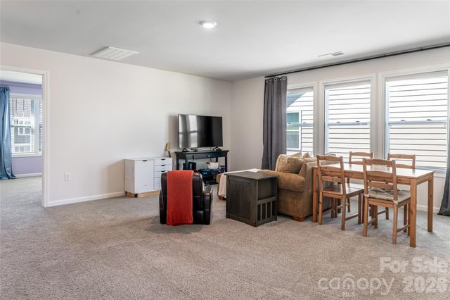 615 Fox Cove Road, Hendersonville, NC 28792