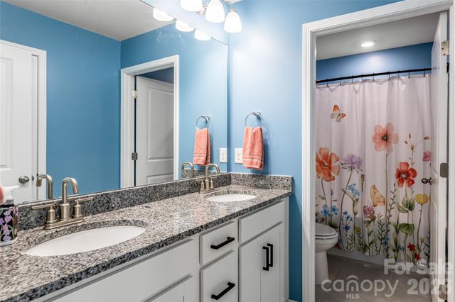615 Fox Cove Road, Hendersonville, NC 28792