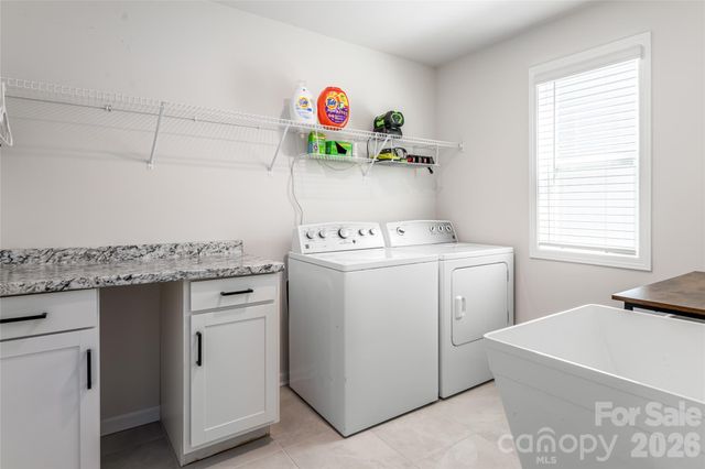 615 Fox Cove Road, Hendersonville, NC 28792