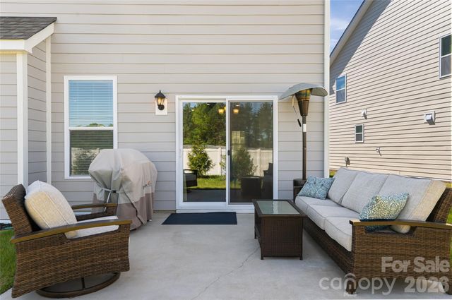 615 Fox Cove Road, Hendersonville, NC 28792