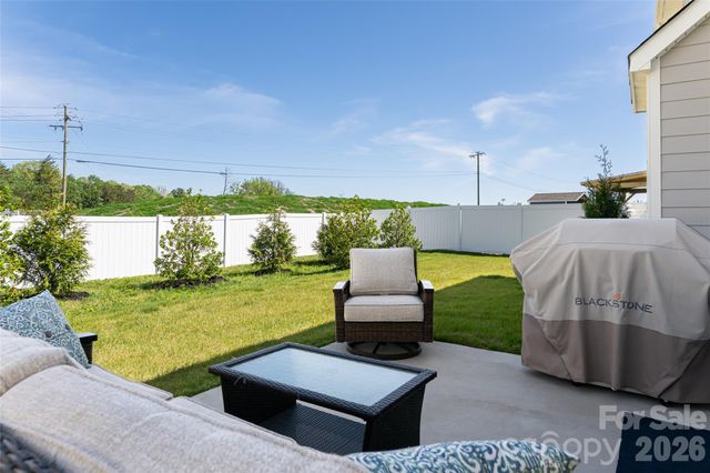 615 Fox Cove Road, Hendersonville, NC 28792
