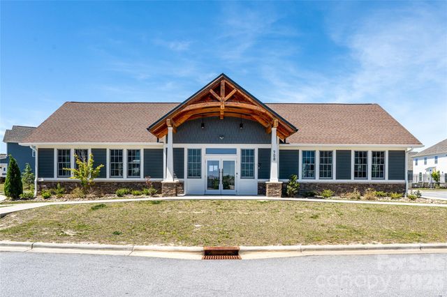 615 Fox Cove Road, Hendersonville, NC 28792