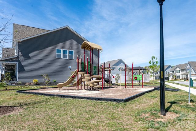 615 Fox Cove Road, Hendersonville, NC 28792