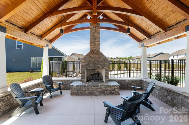 615 Fox Cove Road, Hendersonville, NC 28792
