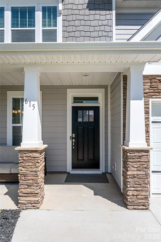615 Fox Cove Road, Hendersonville, NC 28792