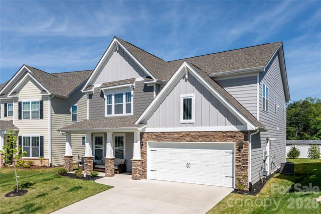 615 Fox Cove Road, Hendersonville, NC 28792