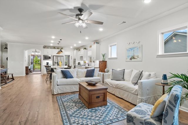 1055 Sumner Grv, Spring Hill, TN 37174