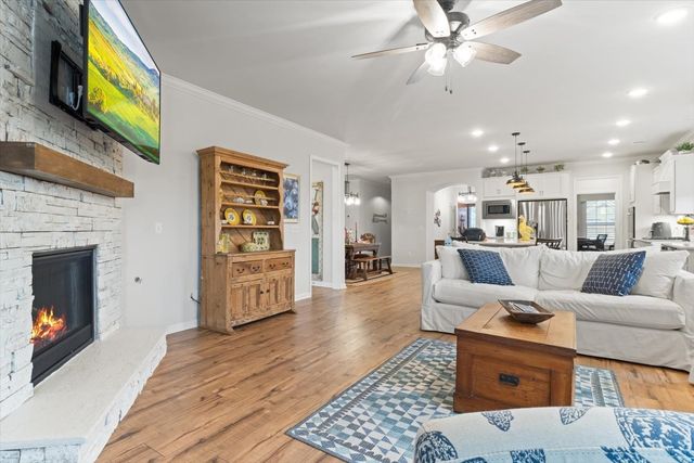 1055 Sumner Grv, Spring Hill, TN 37174