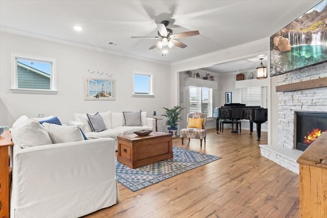 1055 Sumner Grv, Spring Hill, TN 37174