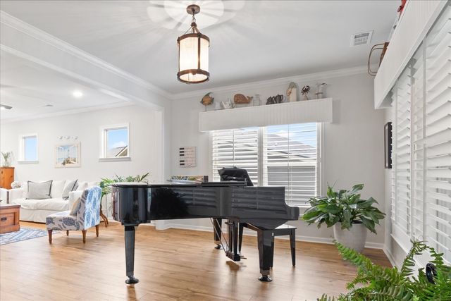 1055 Sumner Grv, Spring Hill, TN 37174