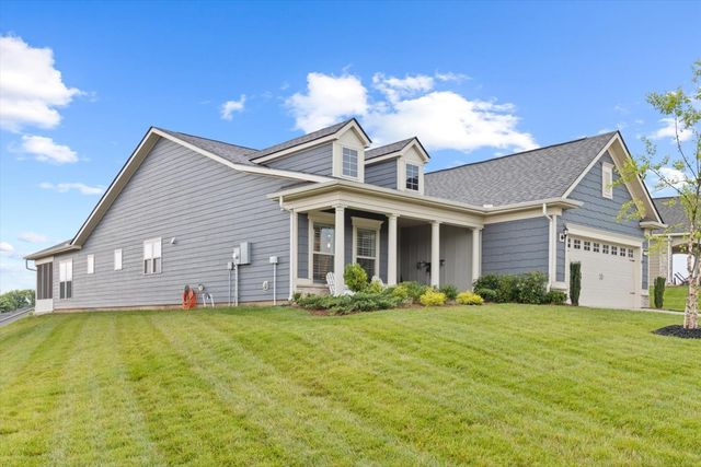 1055 Sumner Grv, Spring Hill, TN 37174