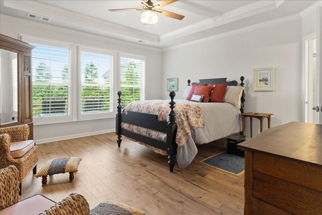 1055 Sumner Grv, Spring Hill, TN 37174