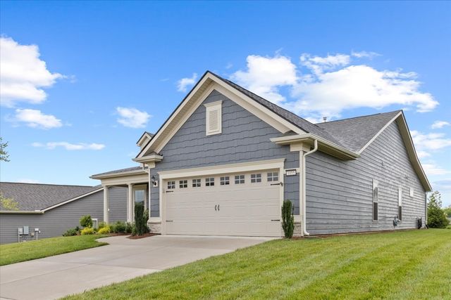 1055 Sumner Grv, Spring Hill, TN 37174