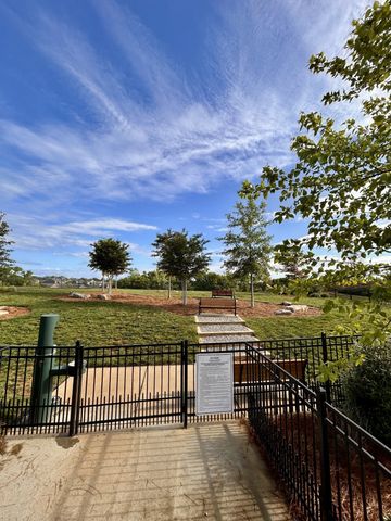 1055 Sumner Grv, Spring Hill, TN 37174