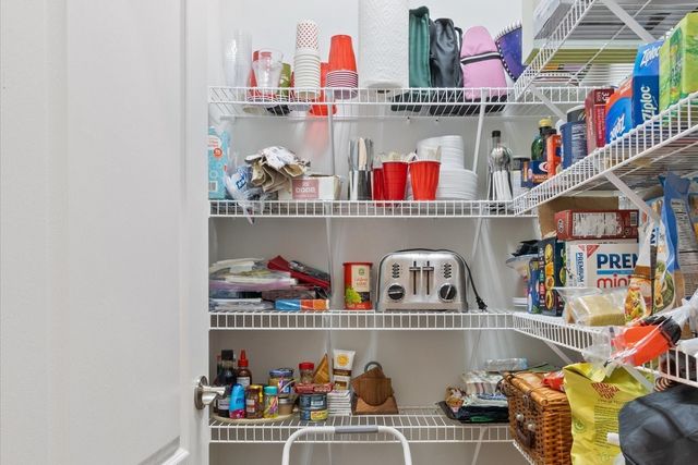 1055 Sumner Grv, Spring Hill, TN 37174