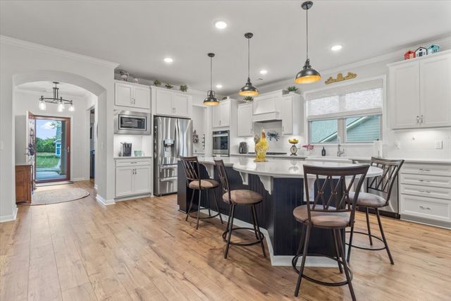 1055 Sumner Grv, Spring Hill, TN 37174