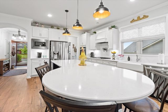 1055 Sumner Grv, Spring Hill, TN 37174