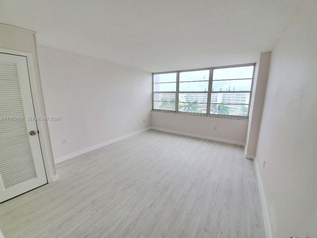 18011 Biscayne Blvd 503, Aventura, FL 33160