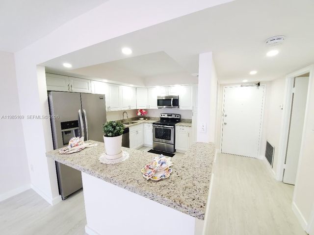 18011 Biscayne Blvd 503, Aventura, FL 33160