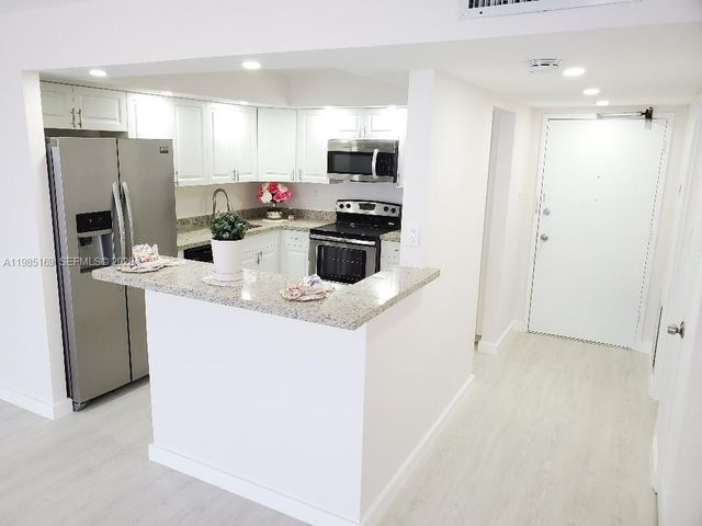 18011 Biscayne Blvd 503, Aventura, FL 33160