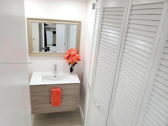 18011 Biscayne Blvd 503, Aventura, FL 33160