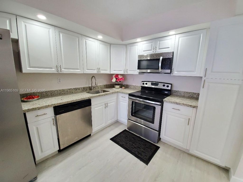 18011 Biscayne Blvd 503, Aventura, FL 33160