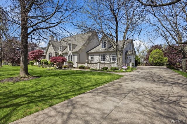 224 Village Pointe Lane, Amherst, NY 14221