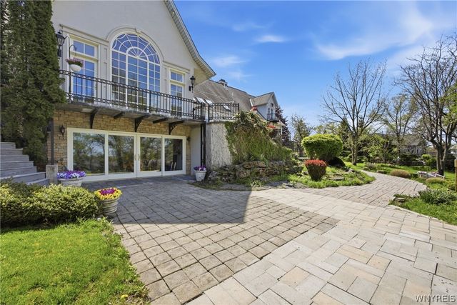 224 Village Pointe Lane, Amherst, NY 14221