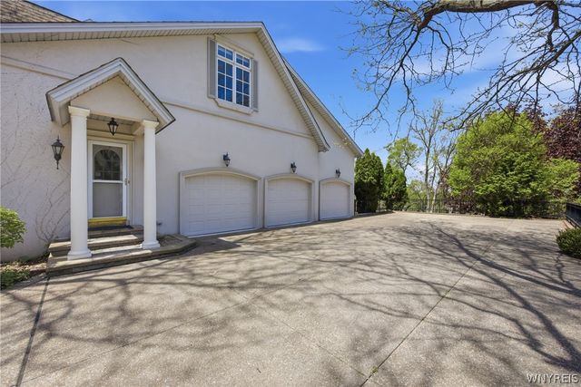 224 Village Pointe Lane, Amherst, NY 14221