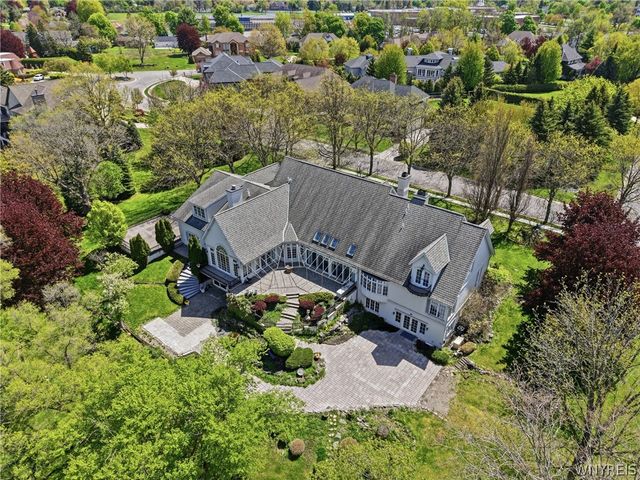 224 Village Pointe Lane, Amherst, NY 14221