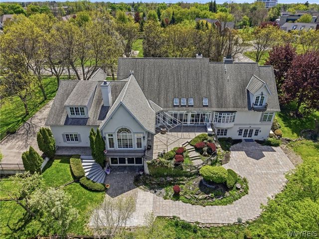 224 Village Pointe Lane, Amherst, NY 14221