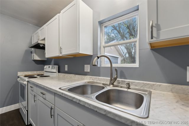 825 S L Street, Muskogee, OK 74403