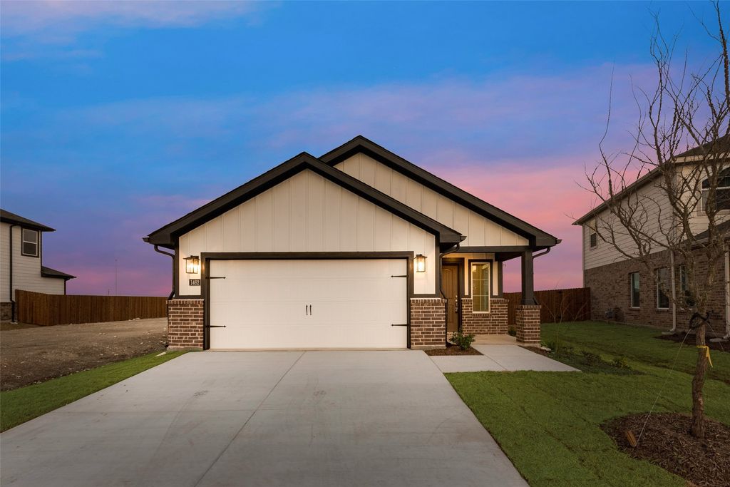 1444 Twin Forks Drive, Saginaw, TX 76131