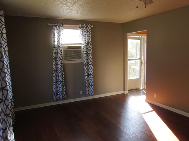 304 Walker St, Clarksville, TN 37042