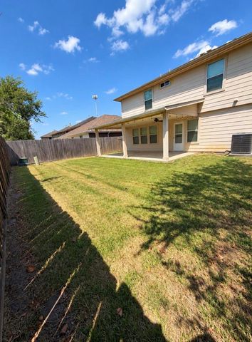 7739 Hunters Peak Lane, Baytown, TX 77523