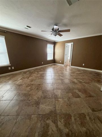7739 Hunters Peak Lane, Baytown, TX 77523