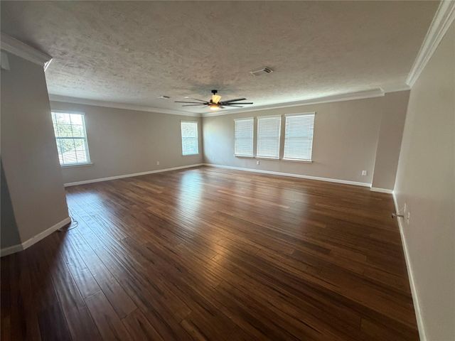 7739 Hunters Peak Lane, Baytown, TX 77523