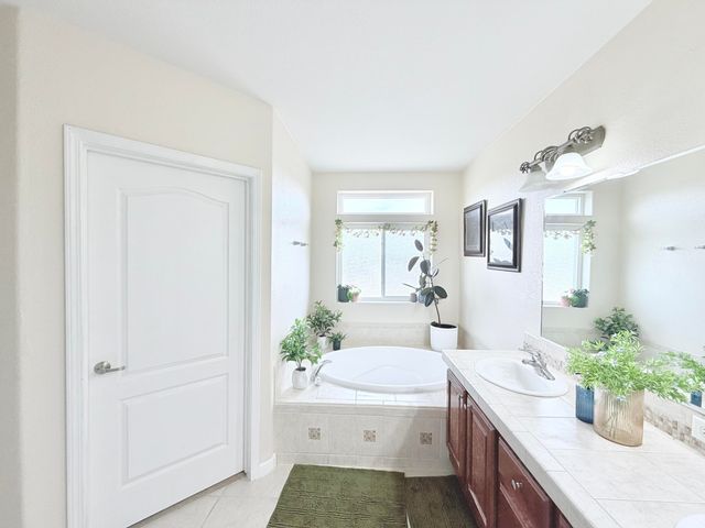 6 Zachary Lane, Edgewood, NM 87015