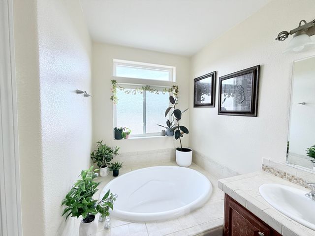 6 Zachary Lane, Edgewood, NM 87015