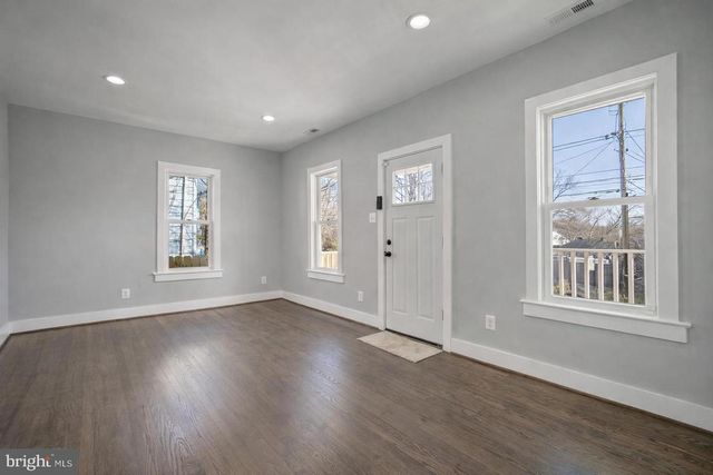 4376 SOUTHERN AVE SE, Washington, DC 20019