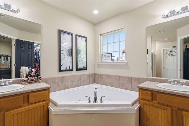 108 Oakley Street, Pea Ridge, AR 72751
