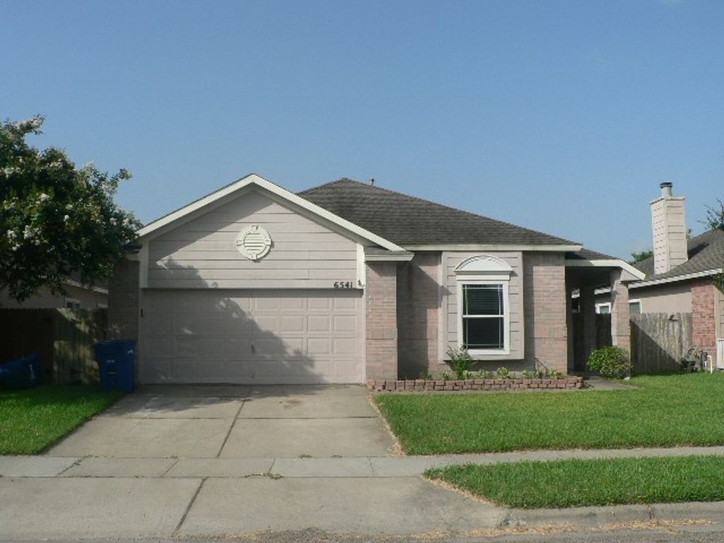 6541 Fenwick Dr, Corpus Christi, TX 78414